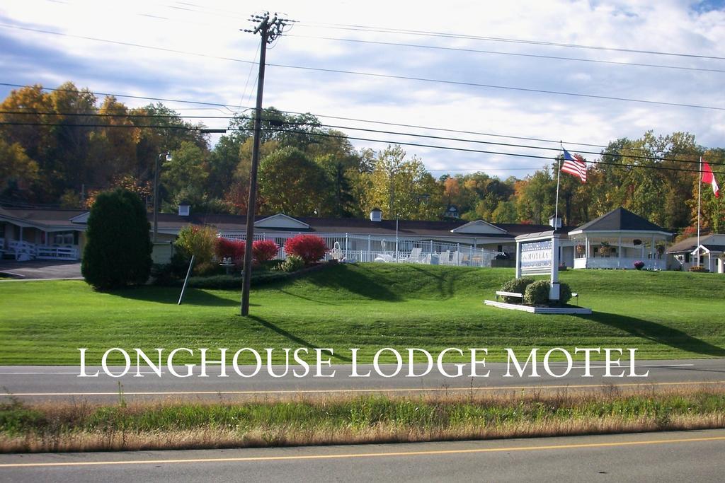 ווטקינס גלן Longhouse Lodge Motel מראה חיצוני תמונה
